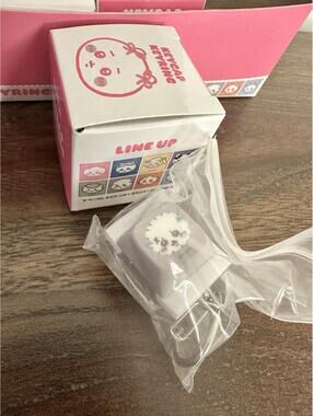 Authentic Nagano Market Chiikawa Light Up Keycap Clicker Keyring Rakko